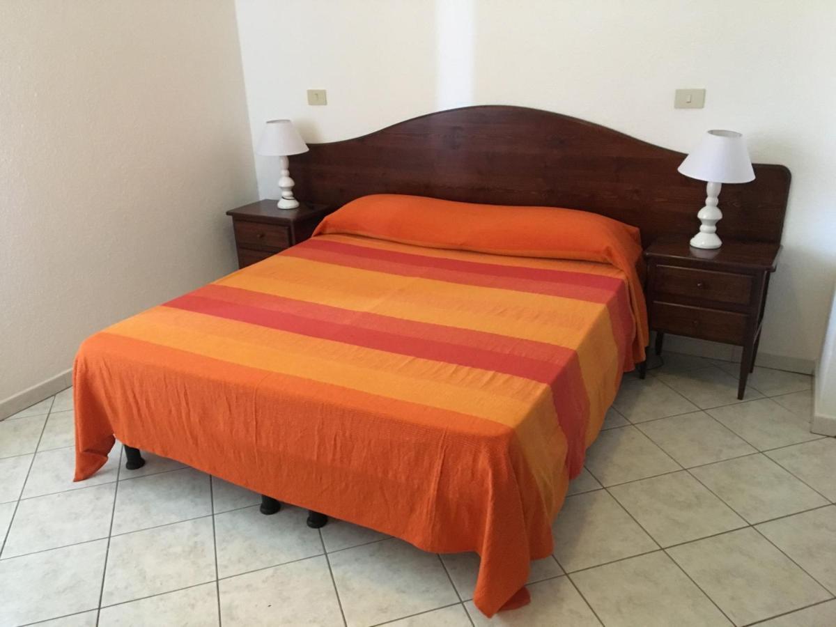 Su Petrosu Aparthotel Орозеи Екстериор снимка
